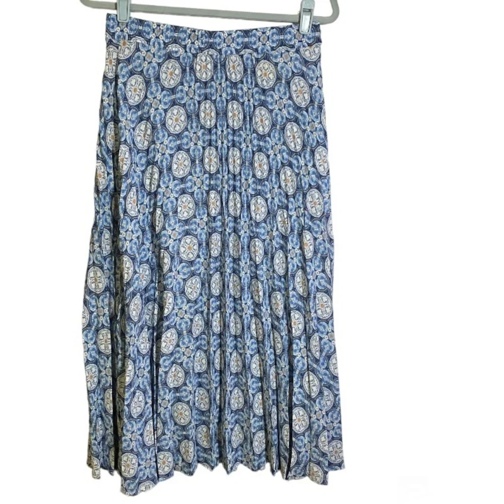 Max Studio Skirt Pleated Midi Skirt Light Blue Medallion Print Womens Size Small